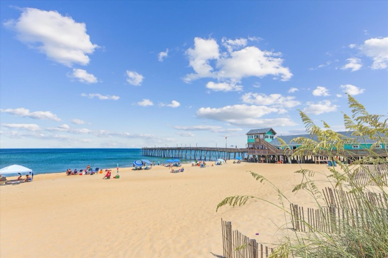 The beach and Avalon Pier